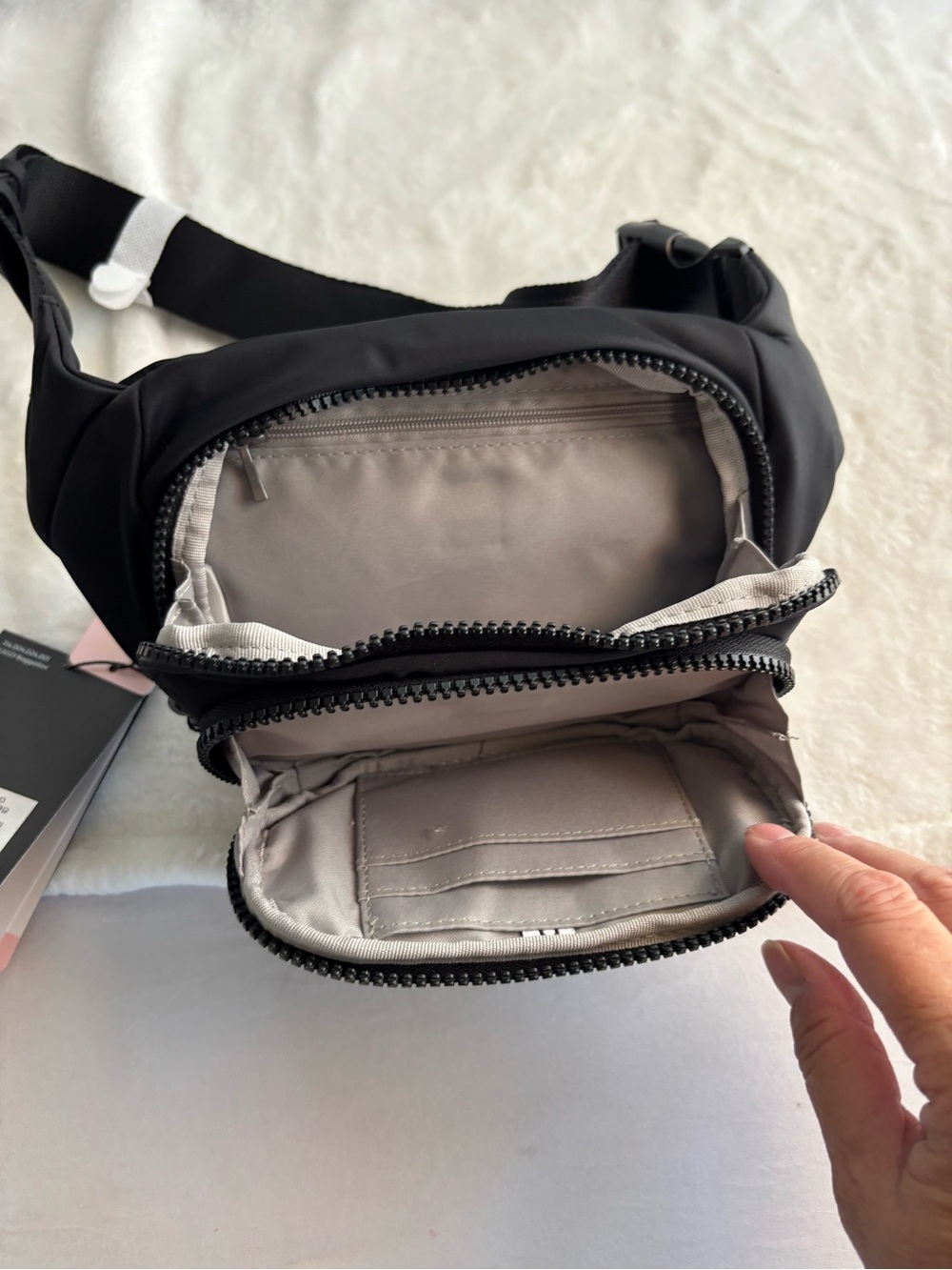 BAGGALLINI Women's On The Go Waist Pack Belt Bag Black - Picture 8 of 12